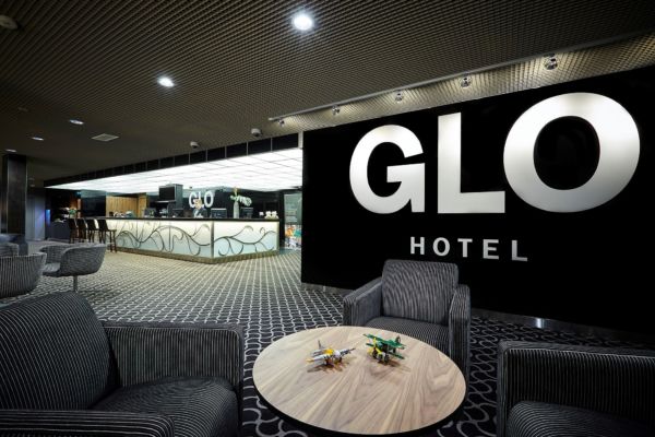 GLO Hotel Airport Vastaanotosta pääsee suoraan turvatarkastukseen hissillä