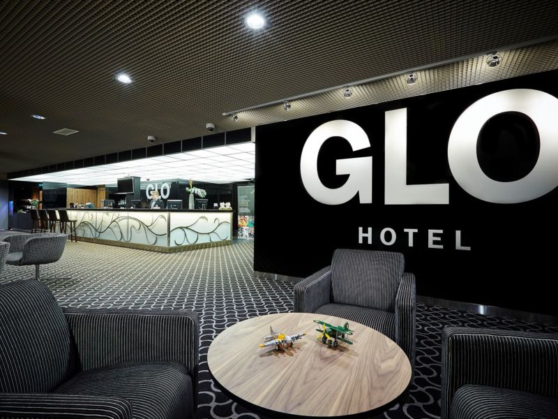 GLO Hotel Airport Vastaanotosta pääsee suoraan turvatarkastukseen hissillä