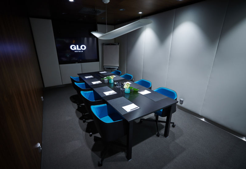 Glo Hotel Airport Meeting Room