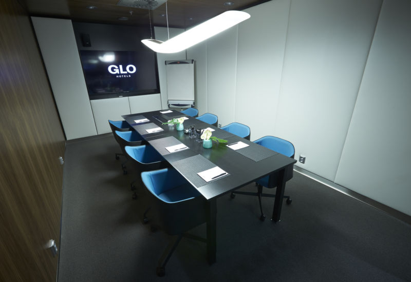 Glo Hotel Airport Meeting Room